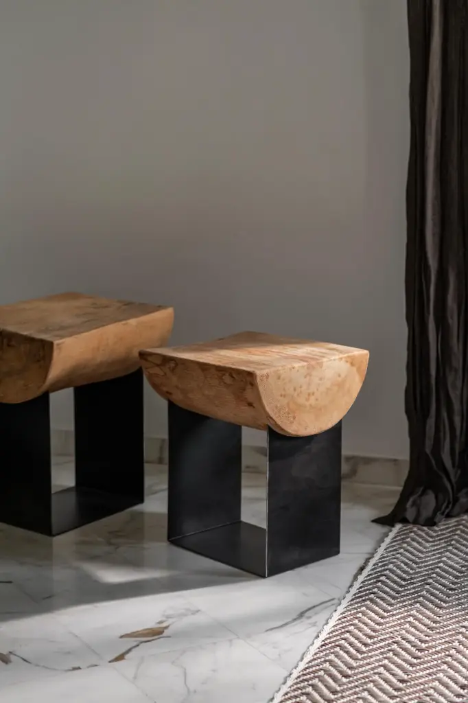 Stool AMINE