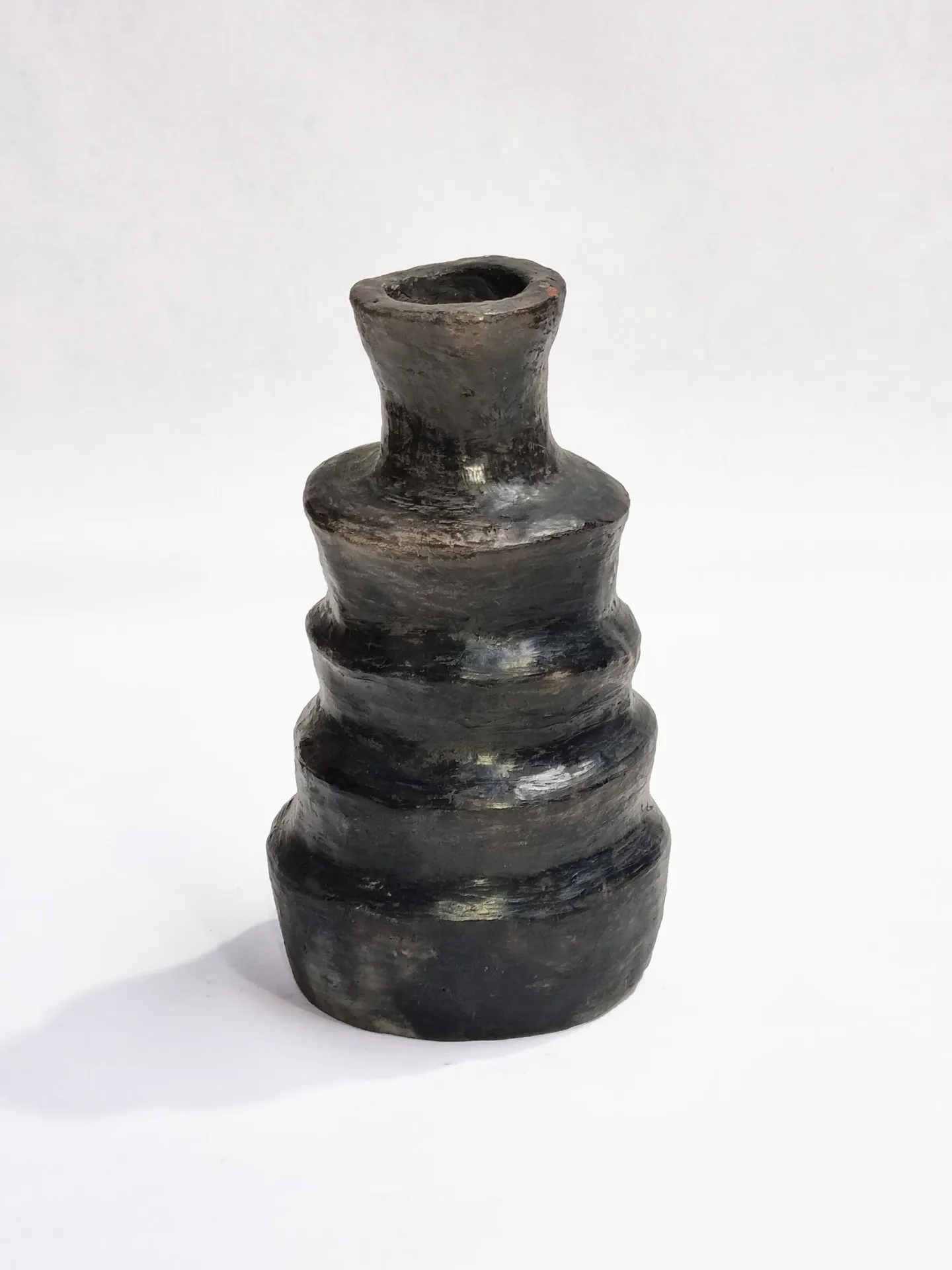 Vase Terracotta l Cone Sway I 001 S4  Charcoal