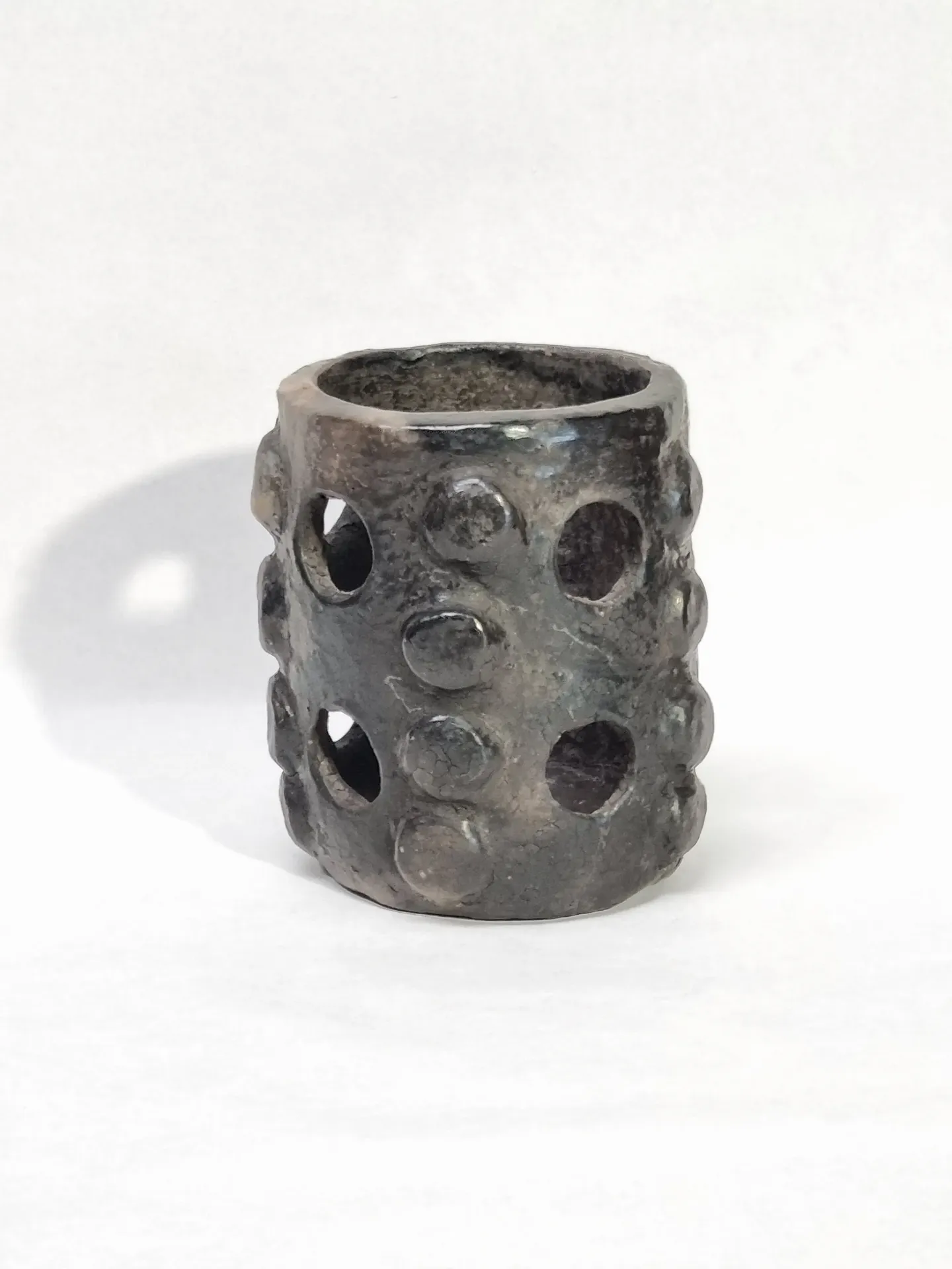 MW Pot Terracotta l Pierced I 001 S4 Charcoal